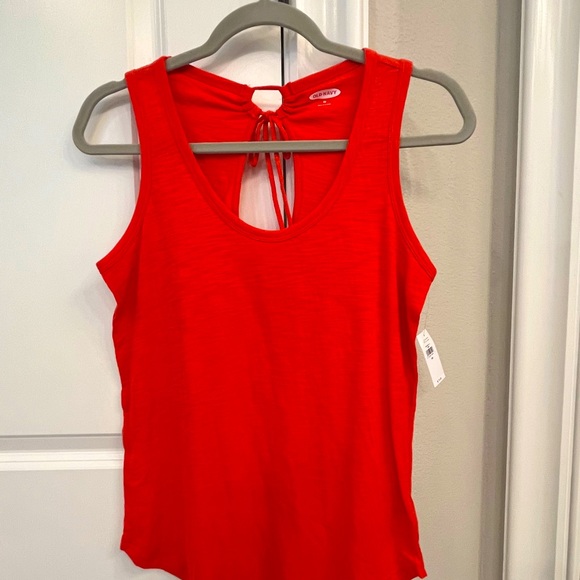 Red sleeveless cotton top / key hole cutout - Picture 2 of 2